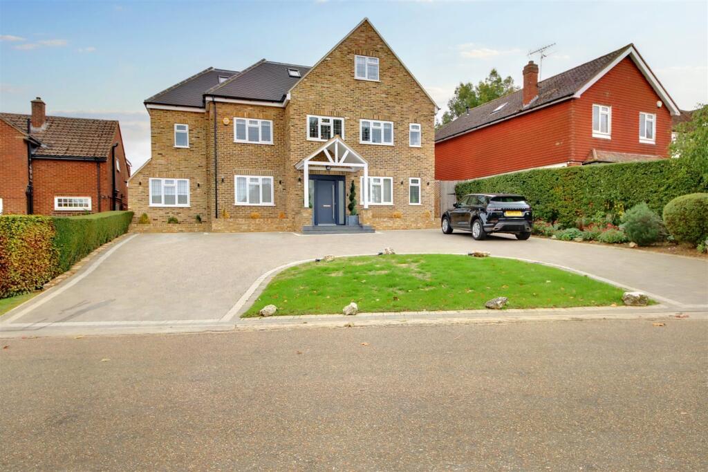 Main image of property: Oakridge Avenue, Radlett