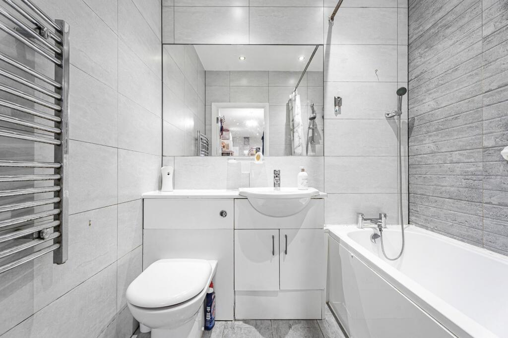 Apartment in Sunbury-on-Thames, Sunbury Common, Kempton Park - View 5