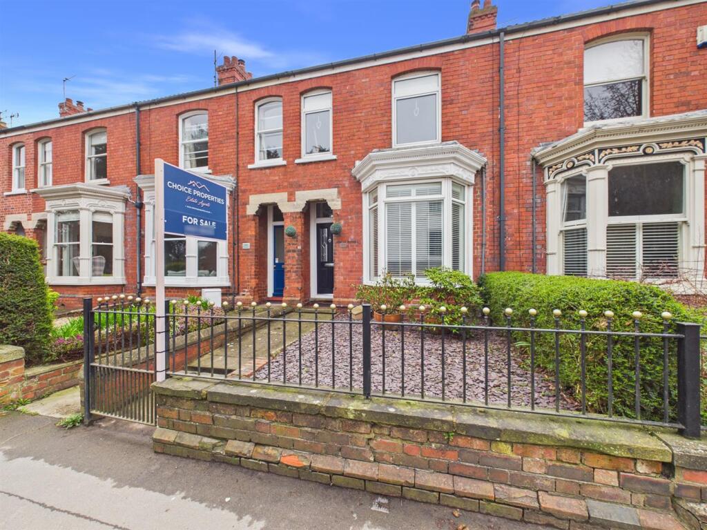 3-bed terraced on Eastgate, Louth, £285,000