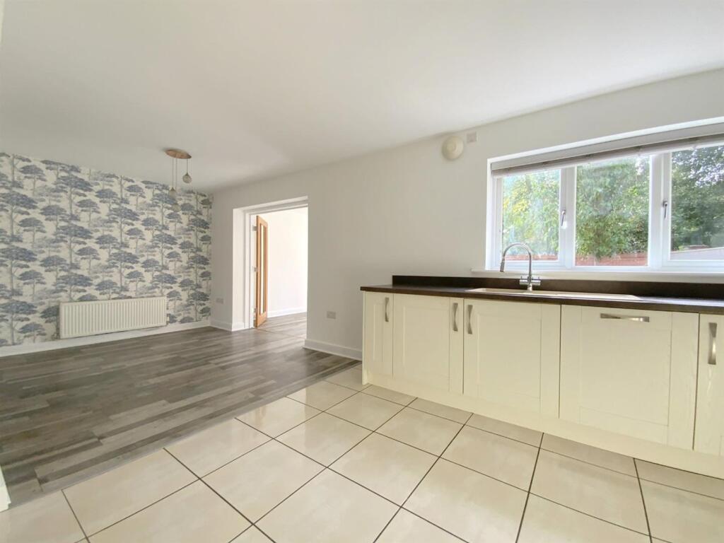 House in Grimsby, Scartho - More