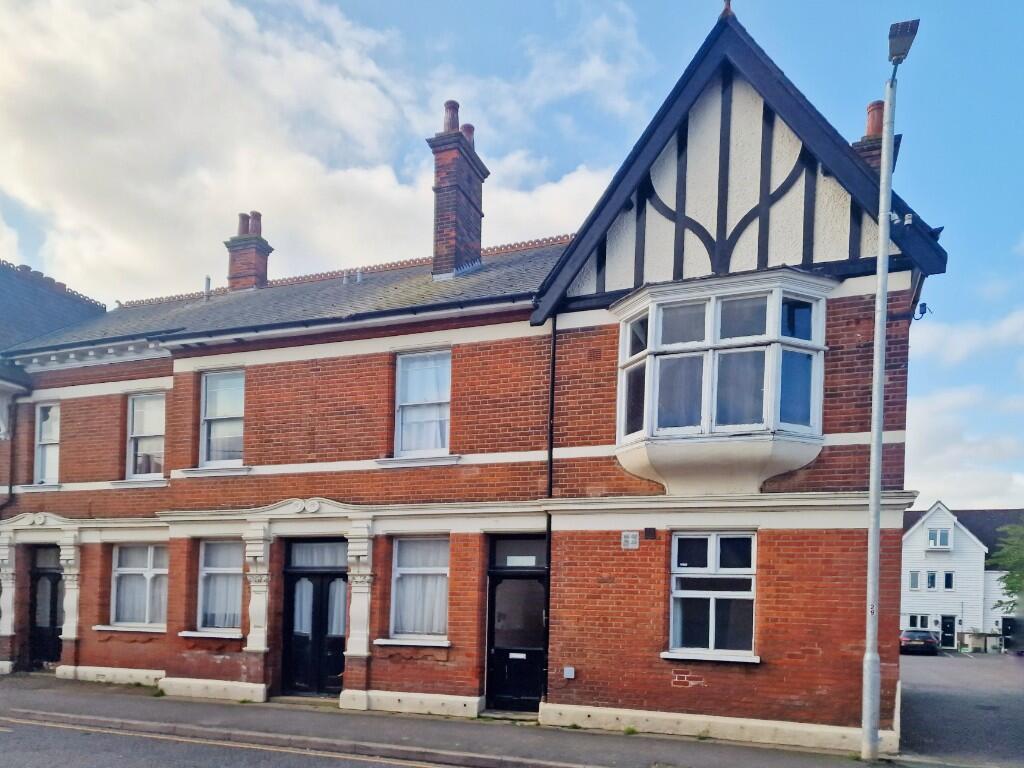 1-bed flat on Rose & Crown Mews, Southminster, Essex, CM0, £140,000