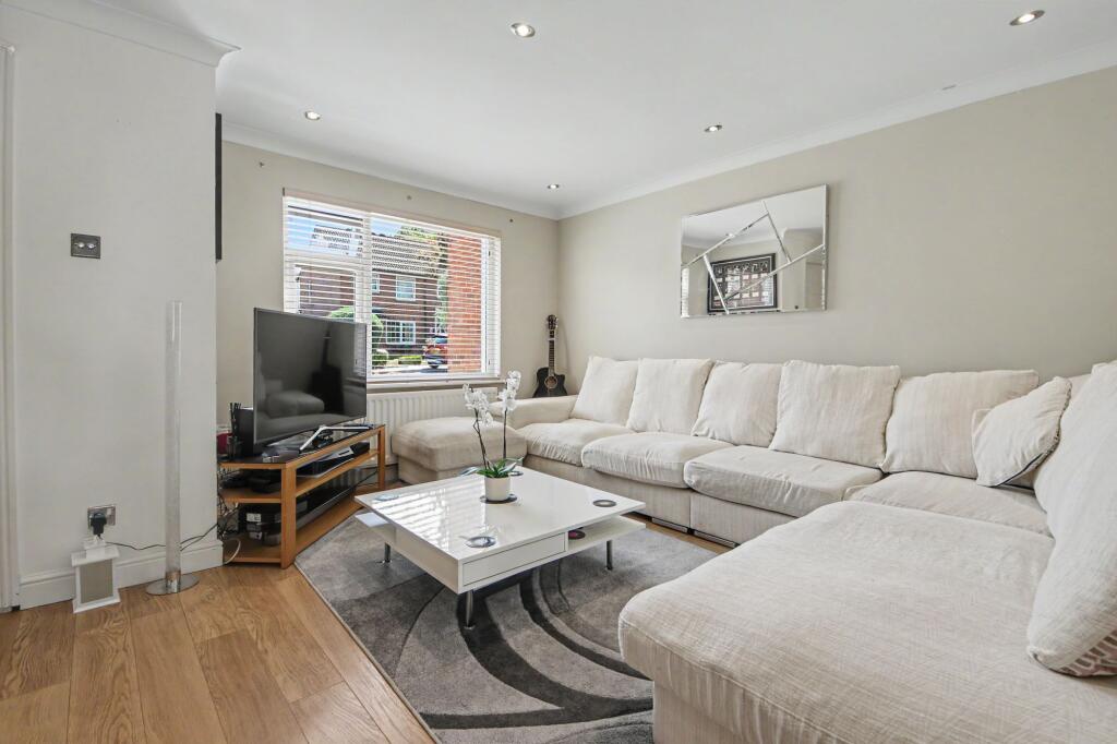 House in Southampton - More