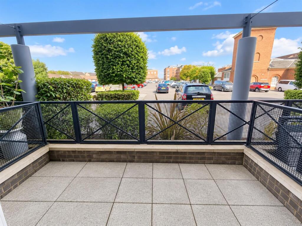 Apartment in Gosport, Hampshire - More