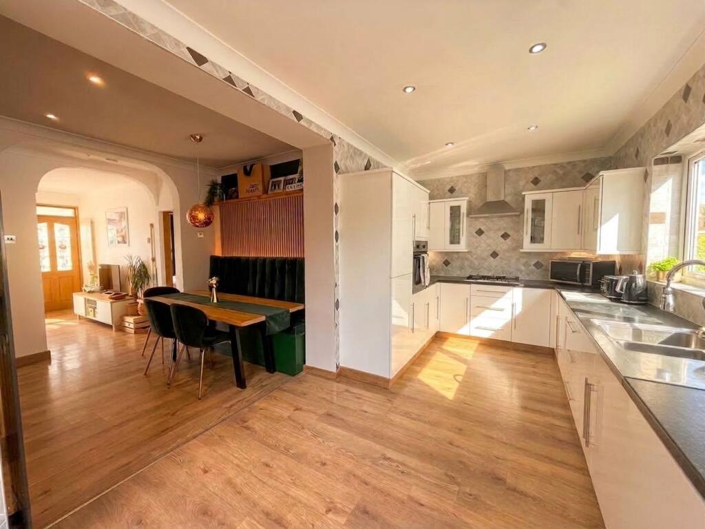 House in Huddersfield - View 2
