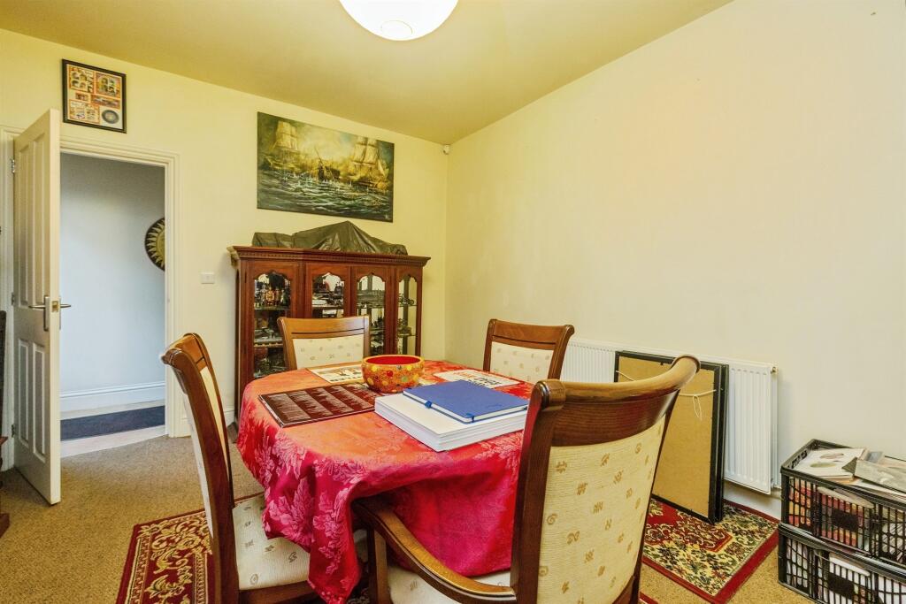 House in Lincoln, Whitton Park, Ermine West - More