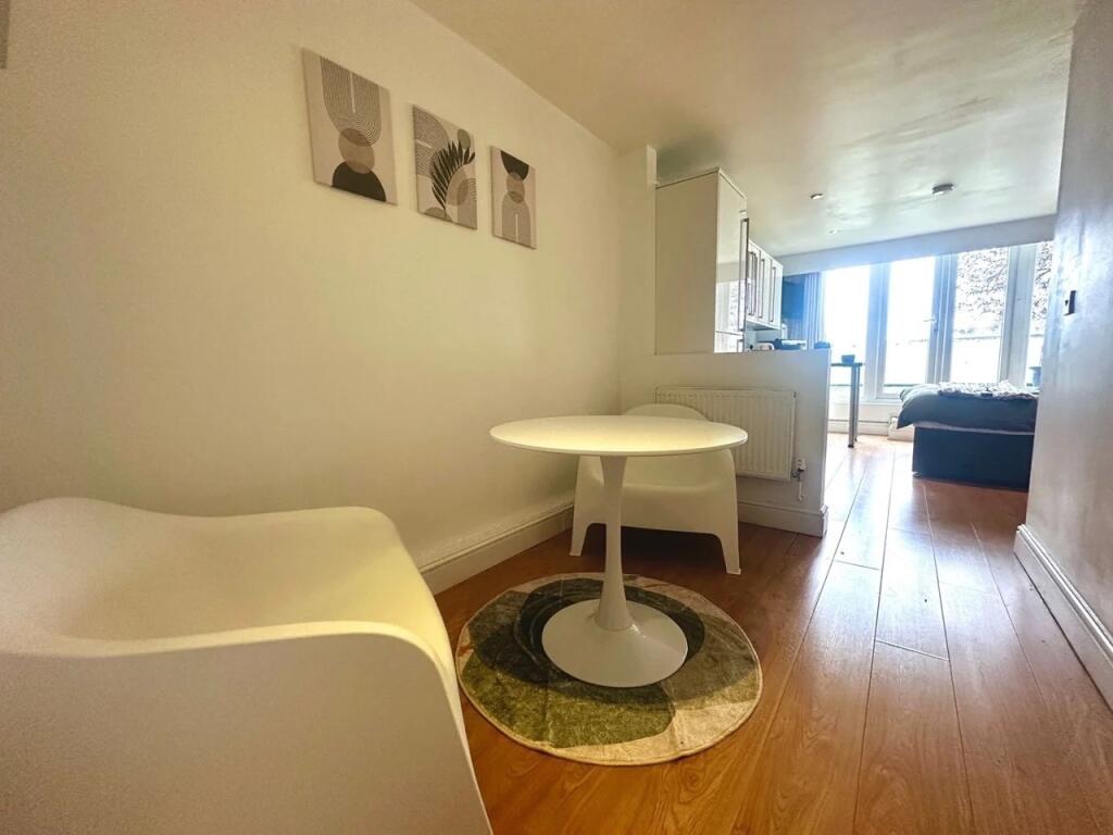 House in London - View 4