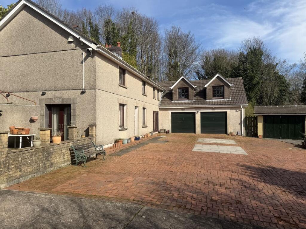 Main image of property: 134 Trewyddfa Road, Morriston, Swansea, West Glamorgan, SA6 8NY