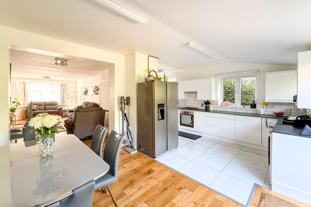 House in Bexhill-on-Sea, The Highlands - View 5