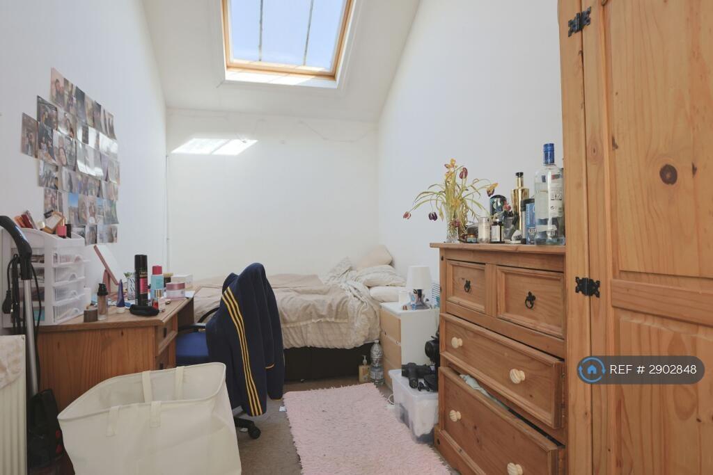 5 bedroom flat for rent