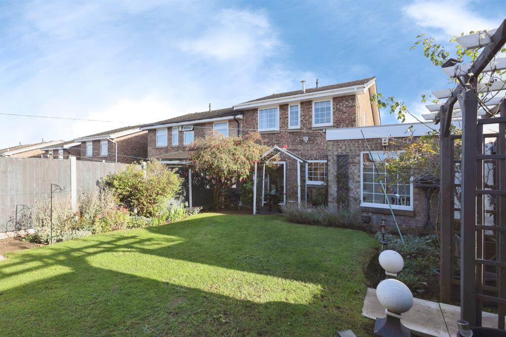 House in Sandwell, West Midlands - More