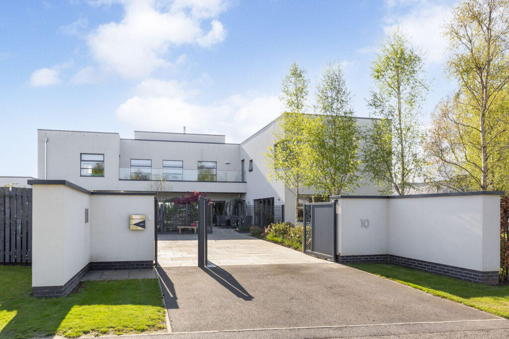 Main image of property: Castle Gogar Rigg, Gogar, Edinburgh, EH12 9FP