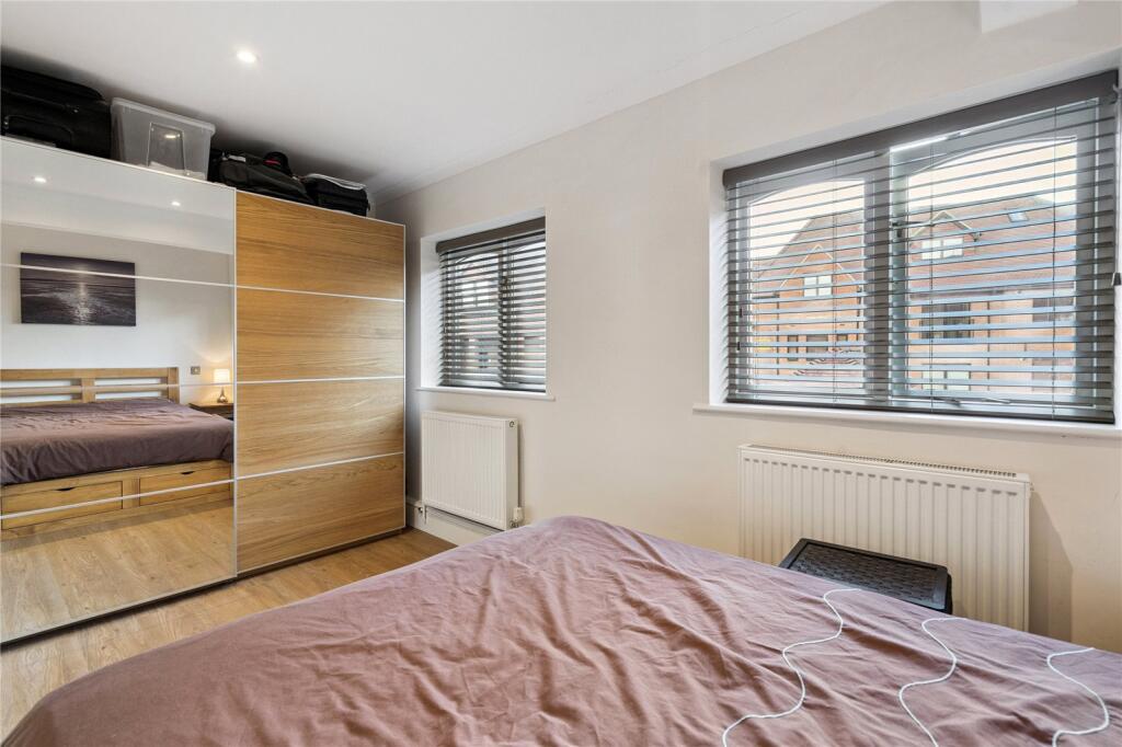 High Street, Twyford, Berkshire, RG10 - More