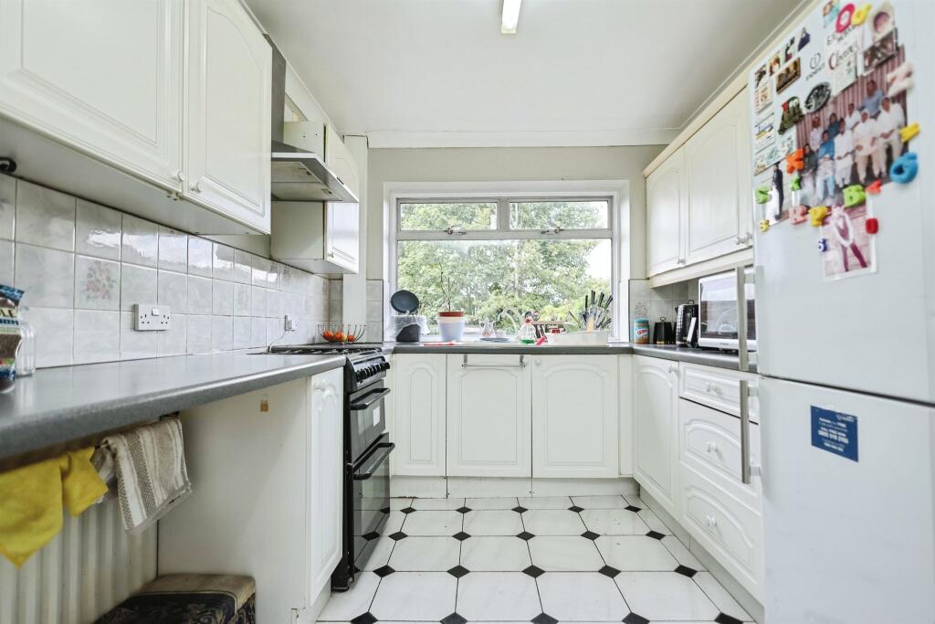 Broadway, Oldbury image 2