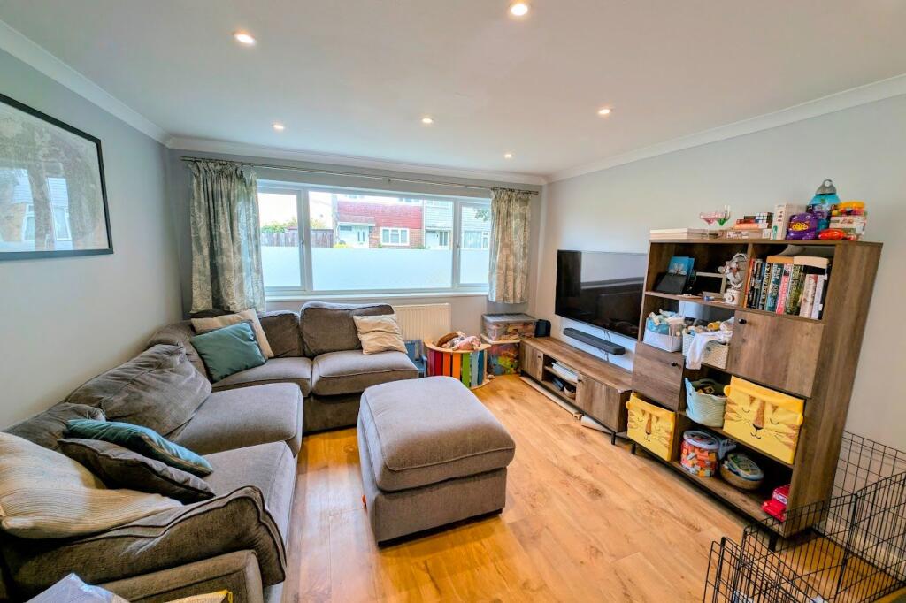 Esmonde Way, Poole, BH17 8QT photo 2