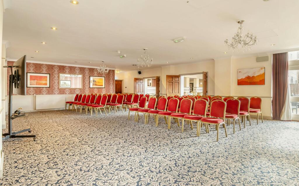 8685243-interior43.jpg