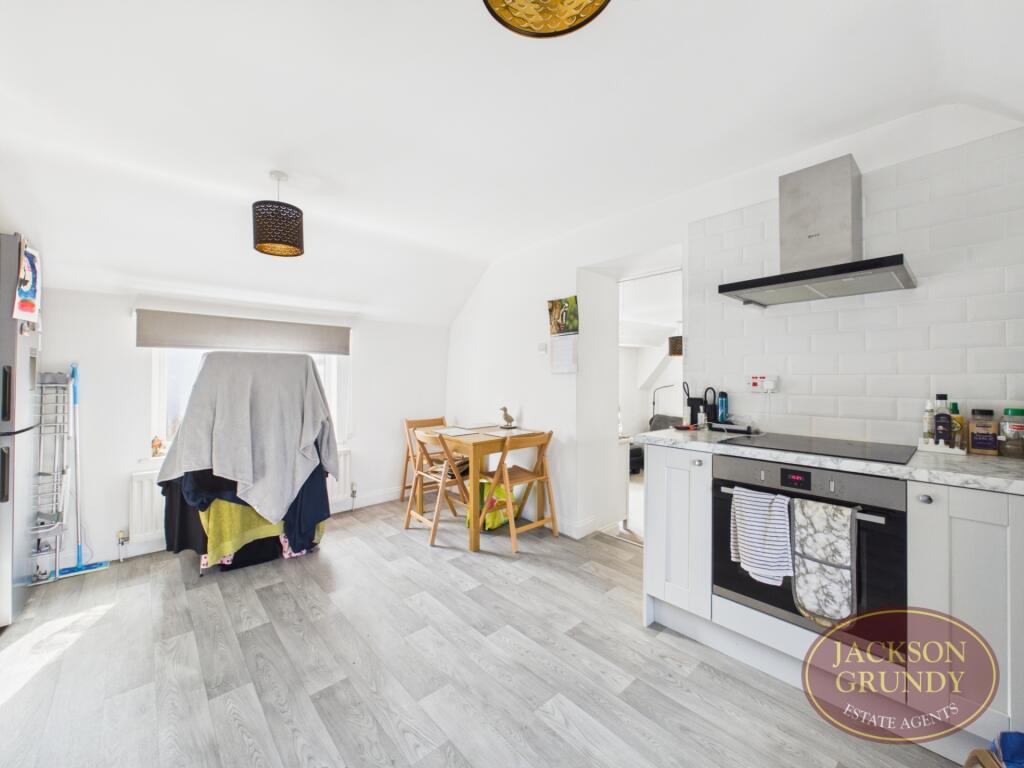 Apartment in Long Buckby, West Northamptonshire - View 4