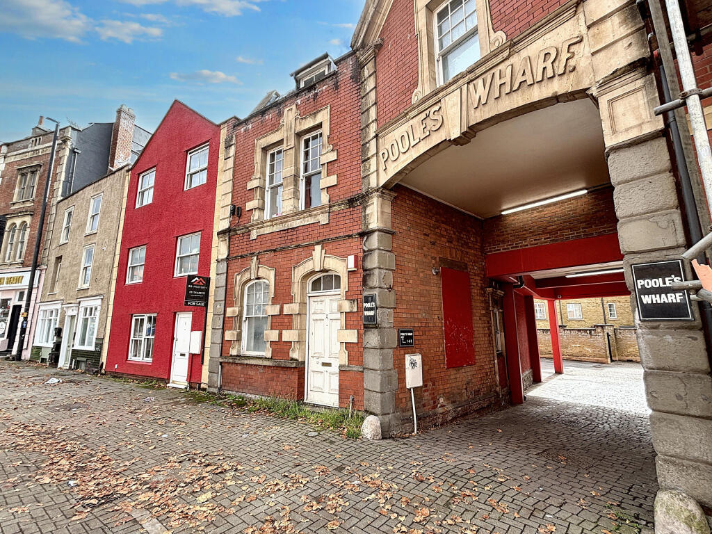 Main image of property: Flat 1, Pooles Wharf, Hotwell Road, Bristol, BS8 4RU, GB