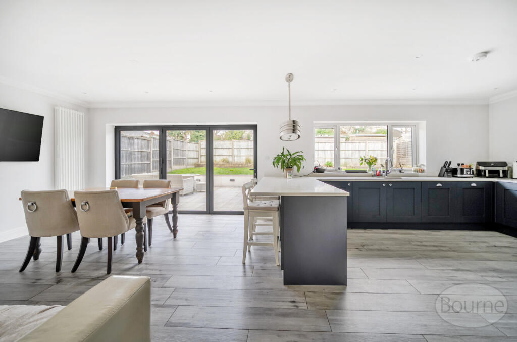 House in Farnham, Heath End - View 4