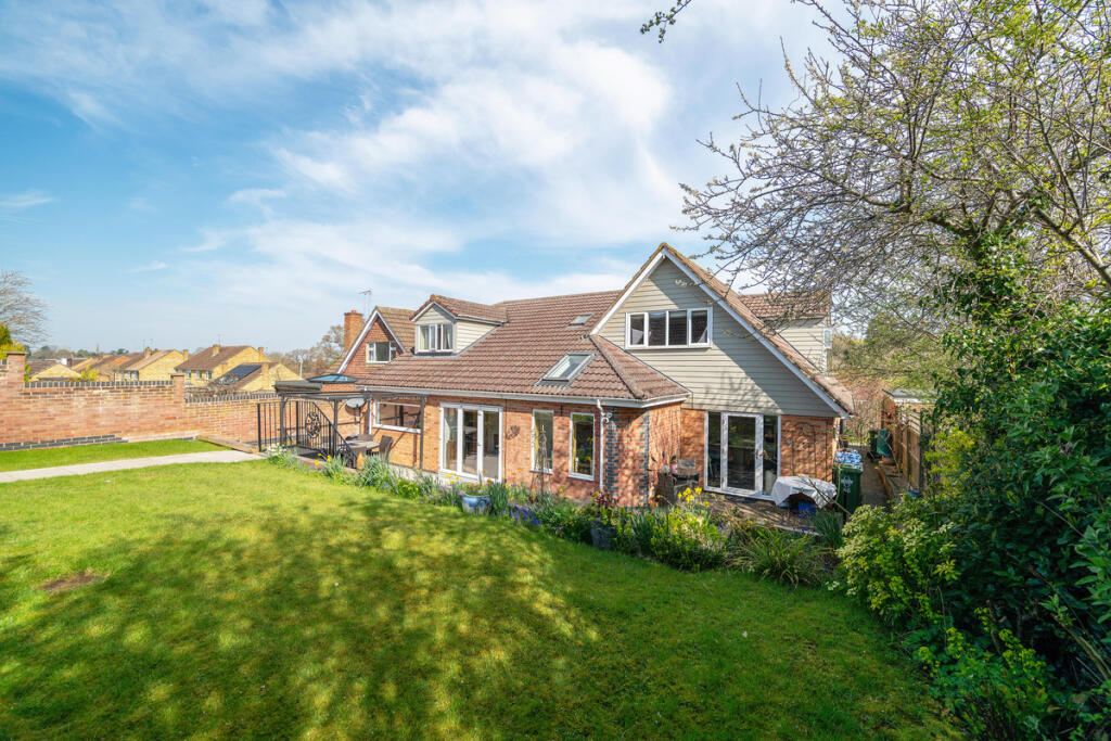 House in Rugby, Warwickshire - View 2