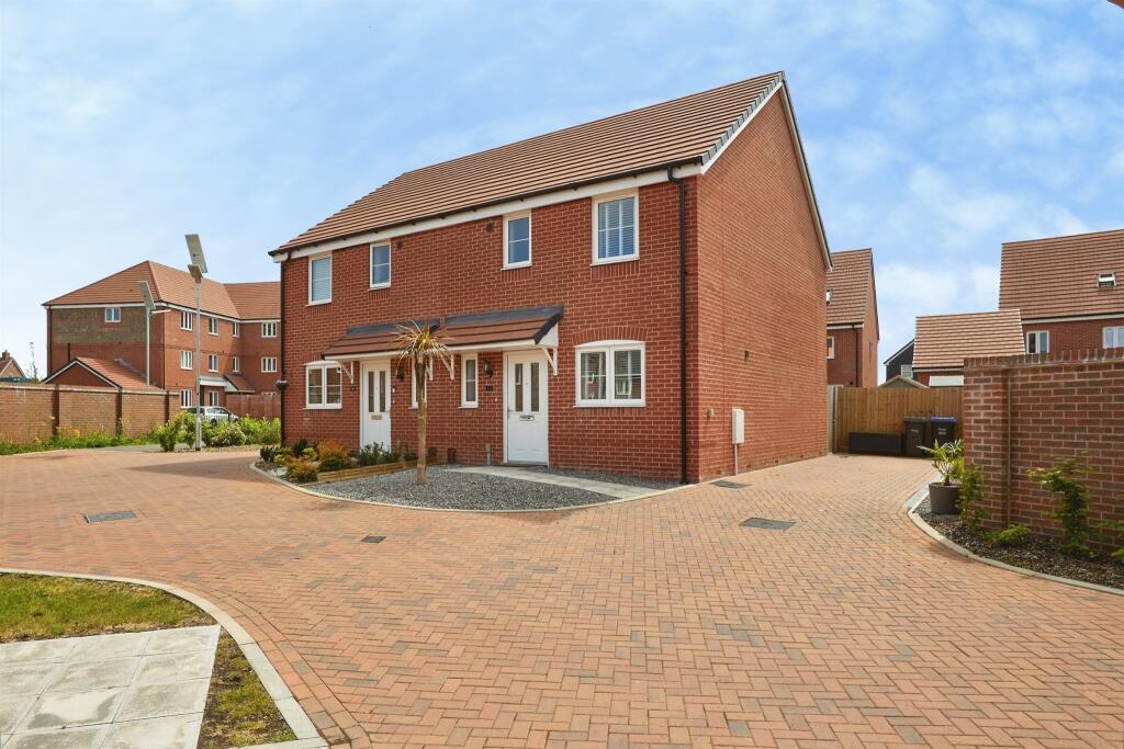 2-bed semi-detached on Collier Drive, Salisbury, £118,000