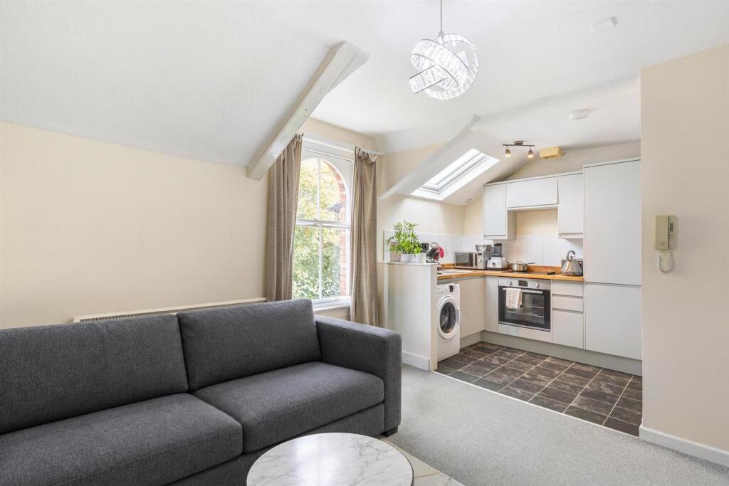 House in Dorchester - View 3
