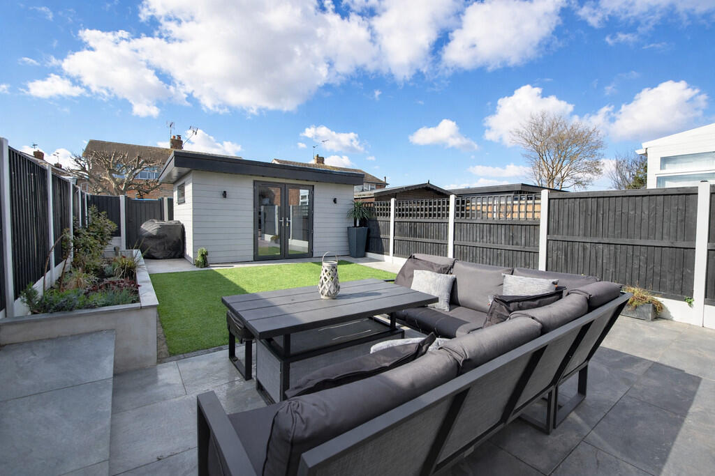 Heycroft Way, Tiptree photo 4