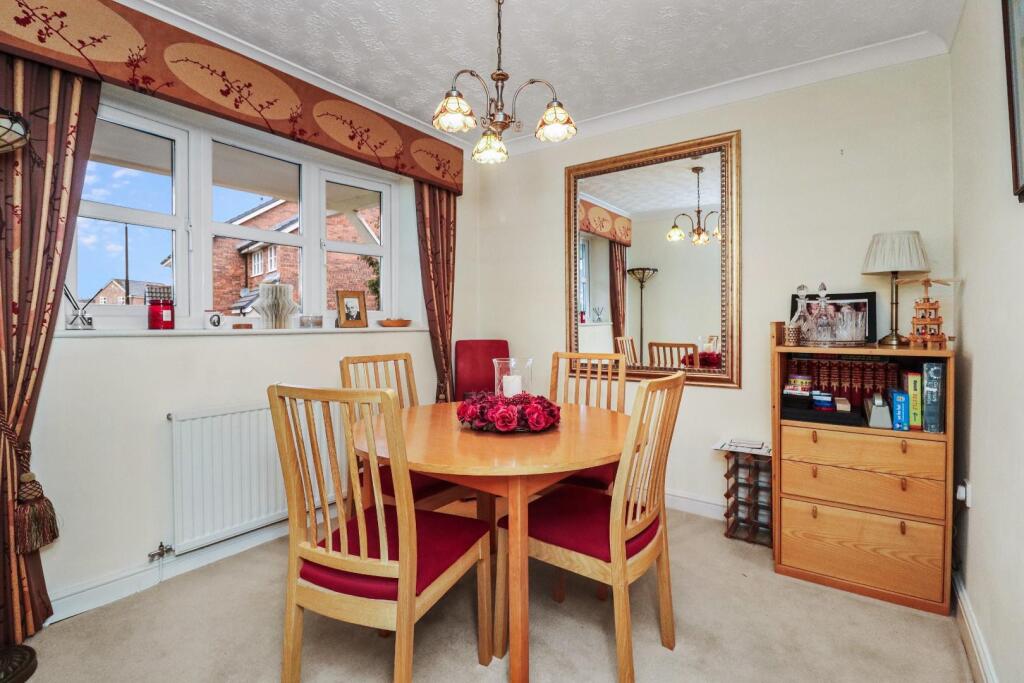 Yeoford Drive, Altrincham photo 4
