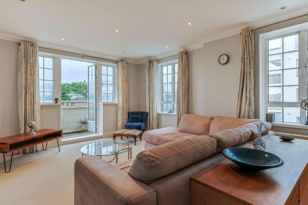 Apartment in Bournemouth, Boscombe - View 4