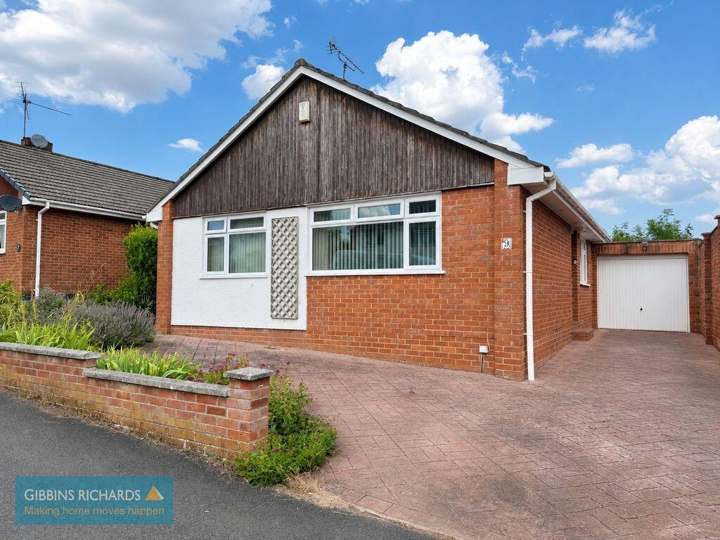 2-bed house on Claremont Drive, Taunton, £325,000