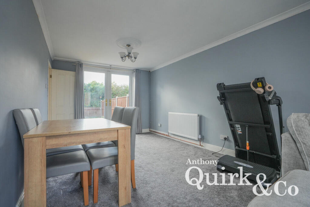 House in Castle Point, Canvey Island - View 4