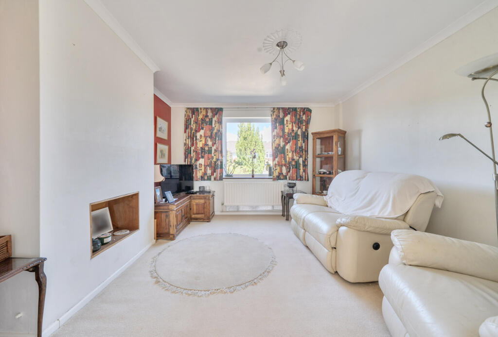 House in Tewkesbury, Bishop's Cleeve - More