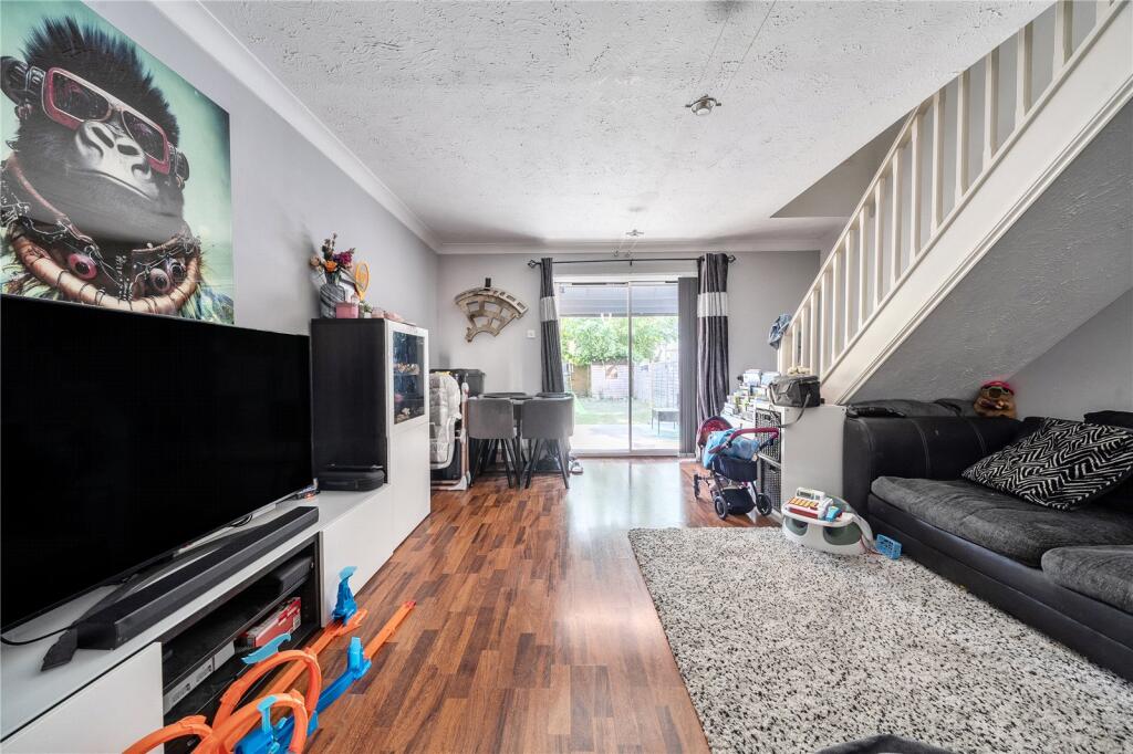 House in Newbury, Ham Marsh, West Berkshire - More