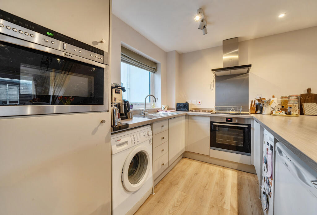 Libertus Court, Cheltenham, Gloucestershire, GL51 photo 2