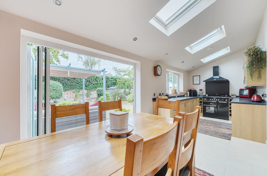 Wilcot Close, Bisley, Woking, Surrey, GU24 photo 2