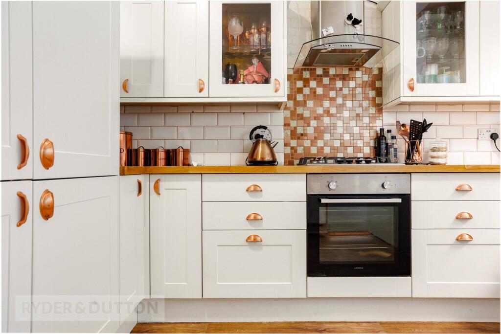 House in Oldham, Linfitts, Saddleworth - More