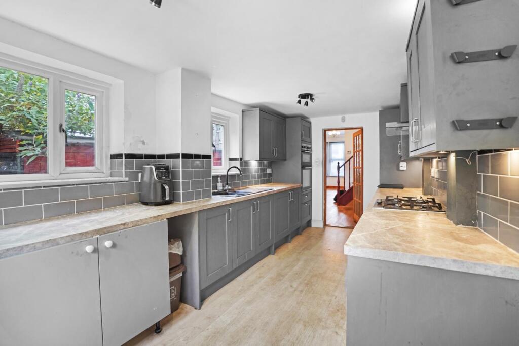 House in London - View 5