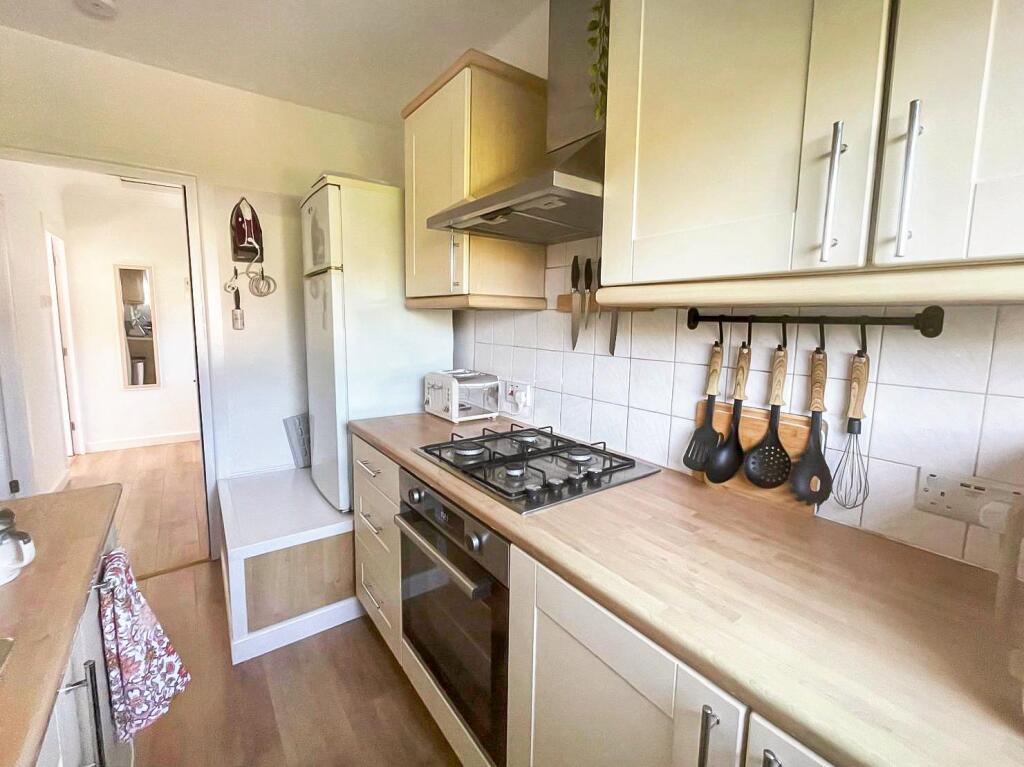 Apartment in Horsham, New Town - More
