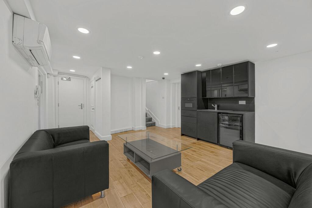 RECEPTION  KITCHEN 2.jpg