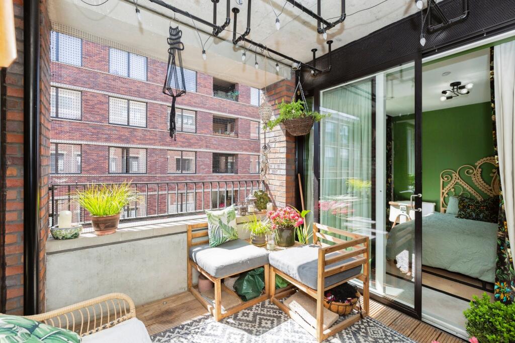 2-bed apartment on 25 Rookwood Way, London, E3, £600,000