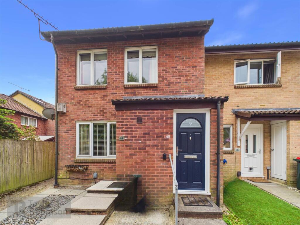 1-bed flat on St. Andrews Road, Ifield, Crawley, £175,000