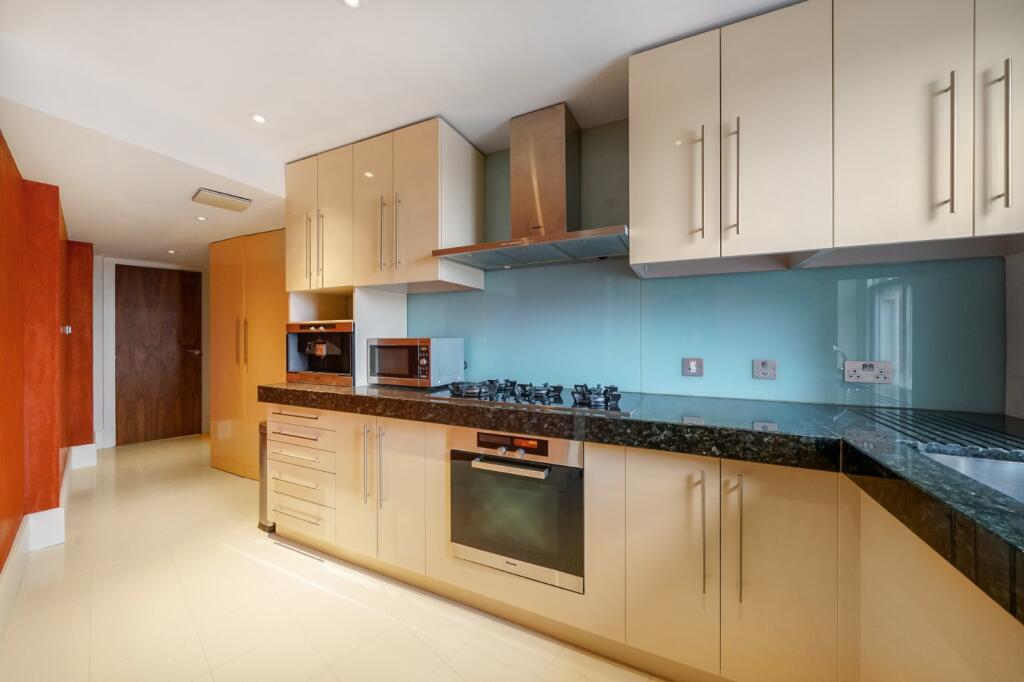 Apartment in London - More