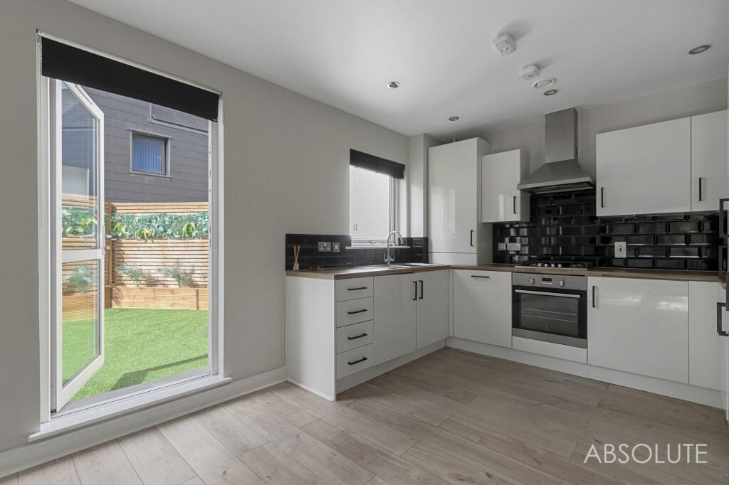 Apartment in Torquay, Torbay - View 2
