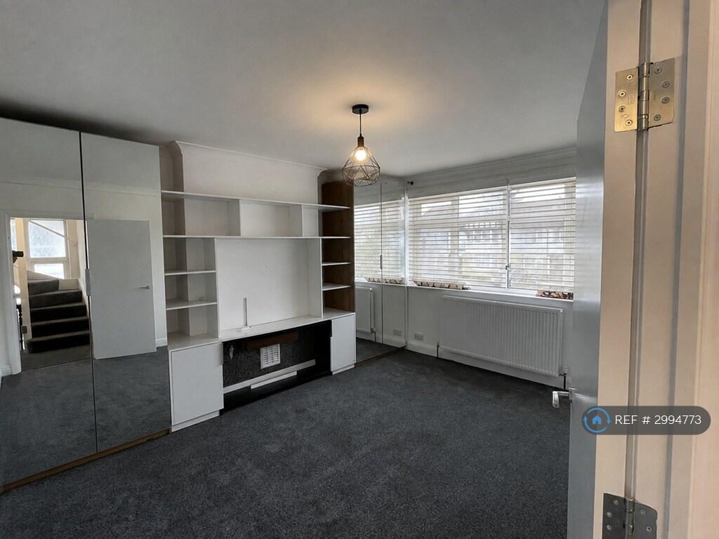 Apartment in Harrow - View 3
