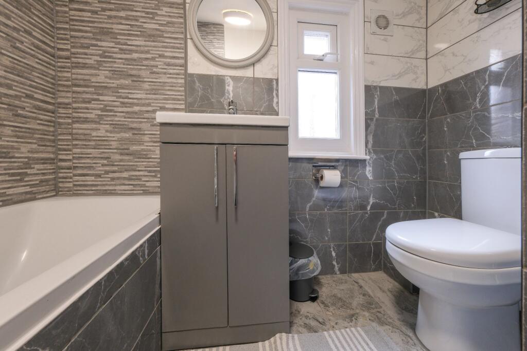 5 bedroom semi-detached house for rent