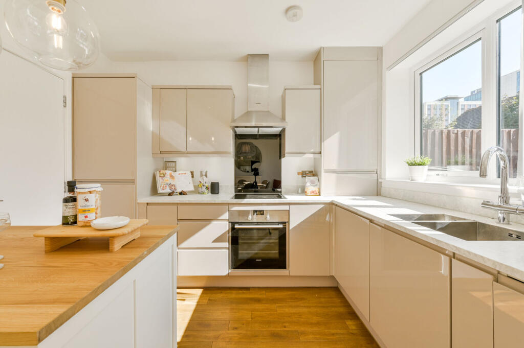 House in Twickenham - View 4