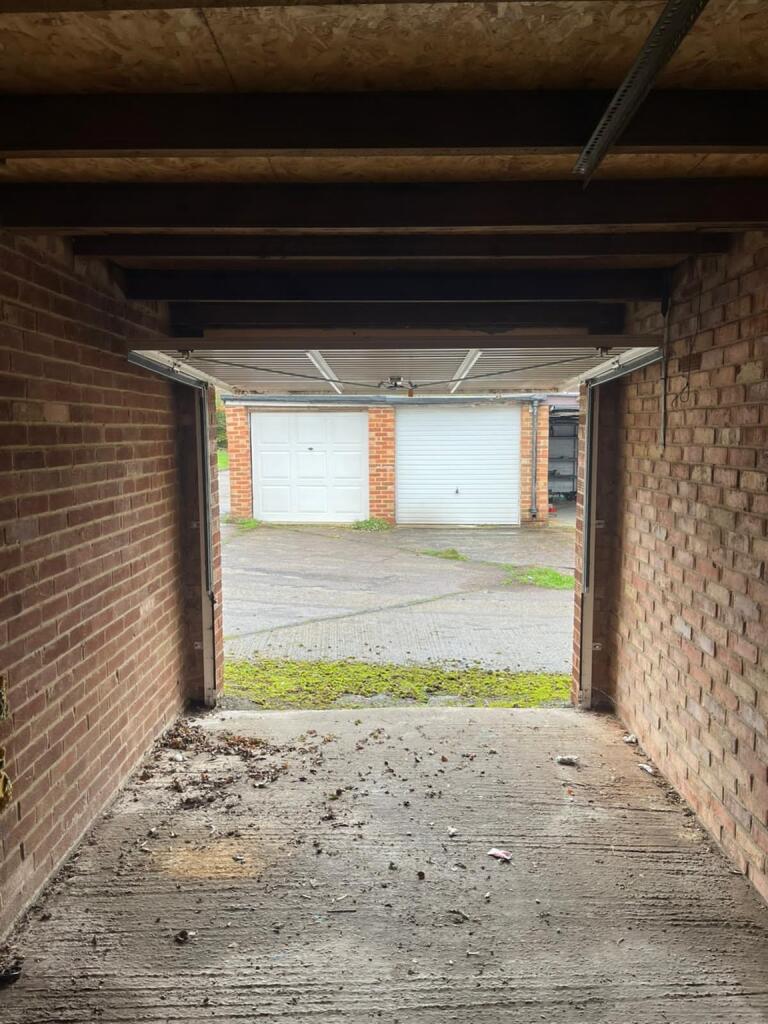 Woodcroft Drive, Eastbourne photo 5