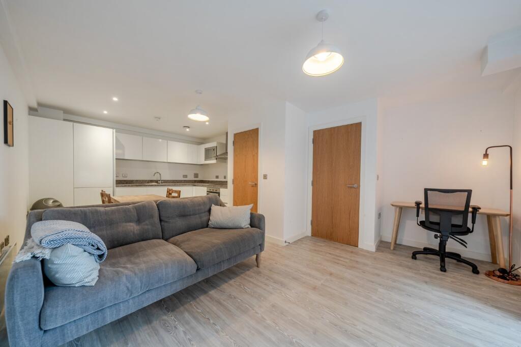 Apartment in Salford, Greater Manchester - View 5