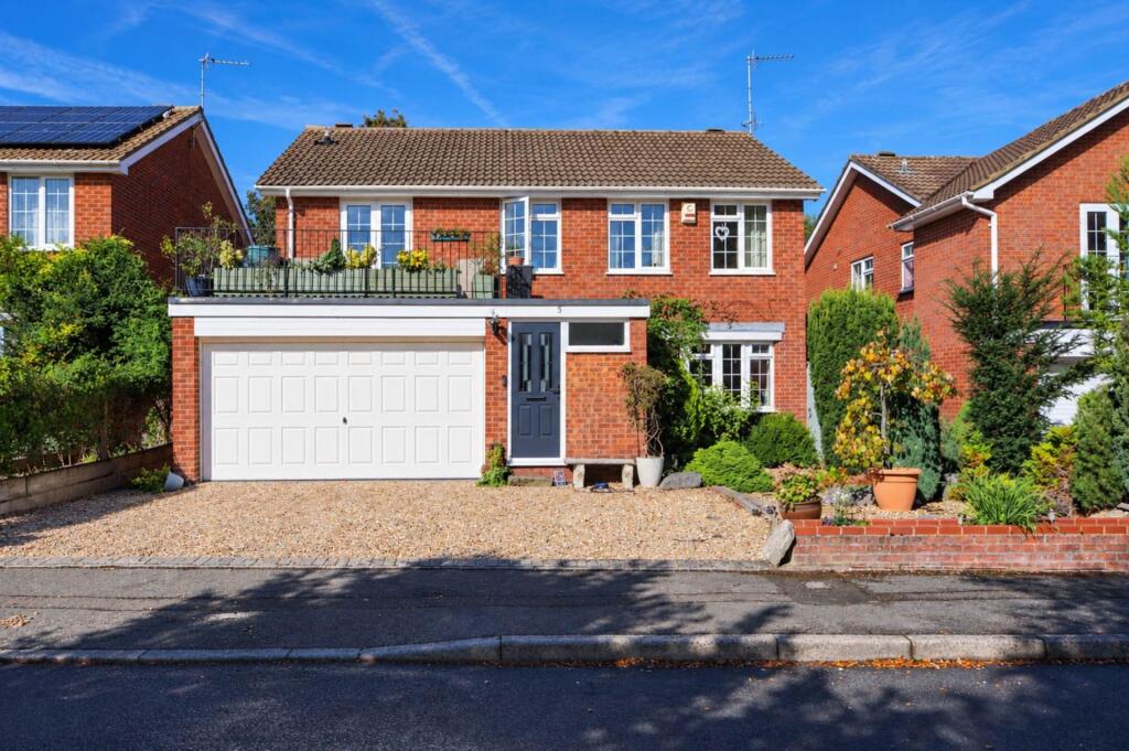 Main image of property: Sandon Close, Tring