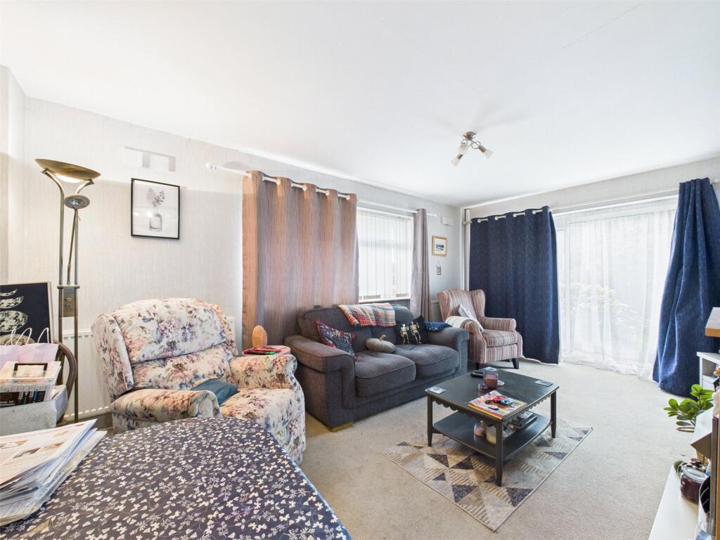 Avebury Close, Tuffley, Gloucester, Gloucestershire, GL4 photo 2