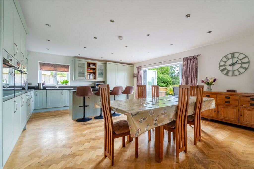 Beautifully renovated five-bedroom detached home, Paulton photo 4